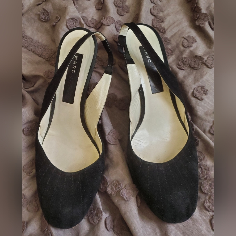 Marc Jacobs Black Suede Slingback Pumps. Made in Italy.